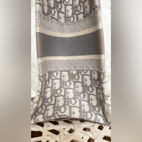 DIOR Book Tote, Medium, in Gray & Ecru Oblique - Picture 10 of 17